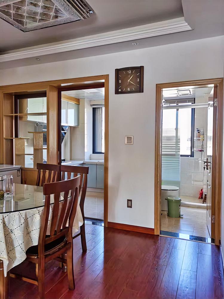 真没想到！租我家10年的租客突然退租，收房后我纠结到失眠。一家三口住了整整十