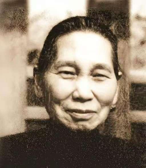 1903年，梁启超把全家人接到了日本。他一见到妻子的“陪嫁丫鬟”王桂荃，眼睛顿时