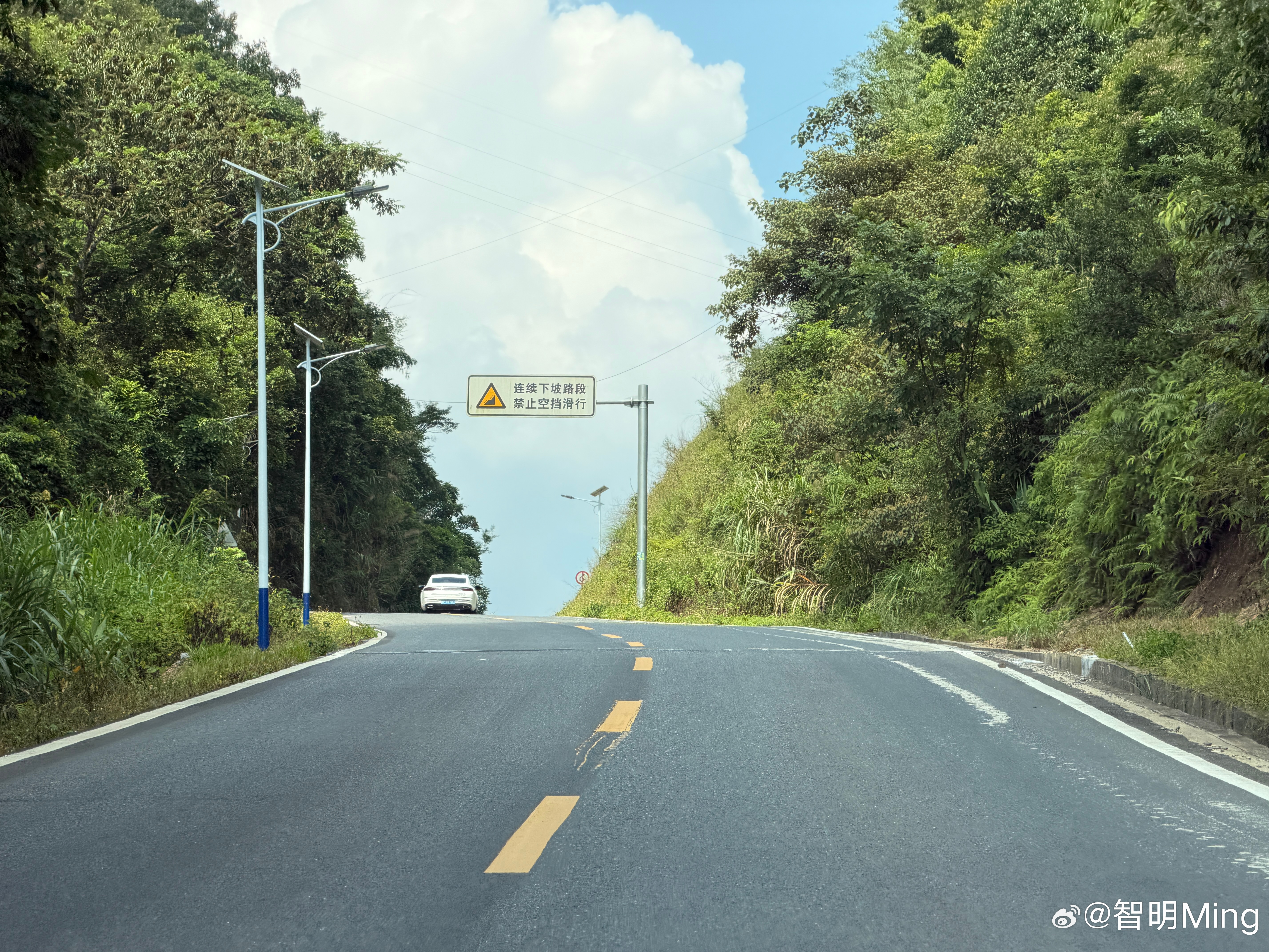 来跑山还挺好玩的，无意中发现原来这条是最美旅游公路？​​​