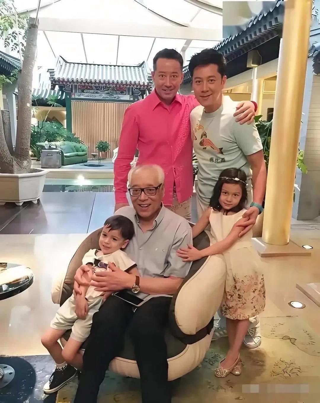 蔡国庆给亲弟弟按月发放酬劳长达20年，有媒体估算每月金额约2万，折算累计可达48