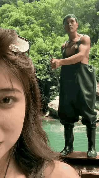 大叔的身材是真的可以，天然的，没有过多修饰。