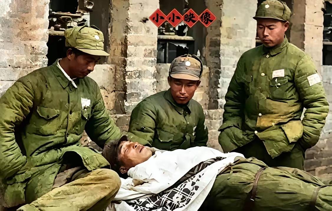 1947年，汾孝战役中，阵亡的楚大明旅长，一张罕见的遗容，一旁的周希汉旅长、雷起