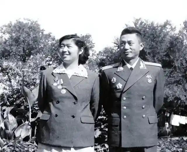 1990年11月，他99岁高龄的母亲在台北荣民总医院病危。弥留之际，老人唯一的心