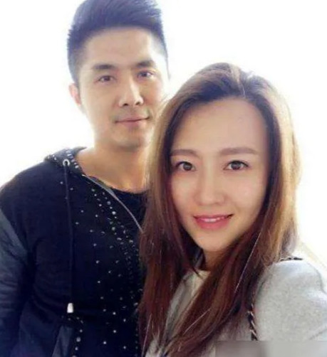 2013年，潘长江的女儿潘阳生下一个儿子，潘长江激动万分，仰天长啸：“我终于当姥