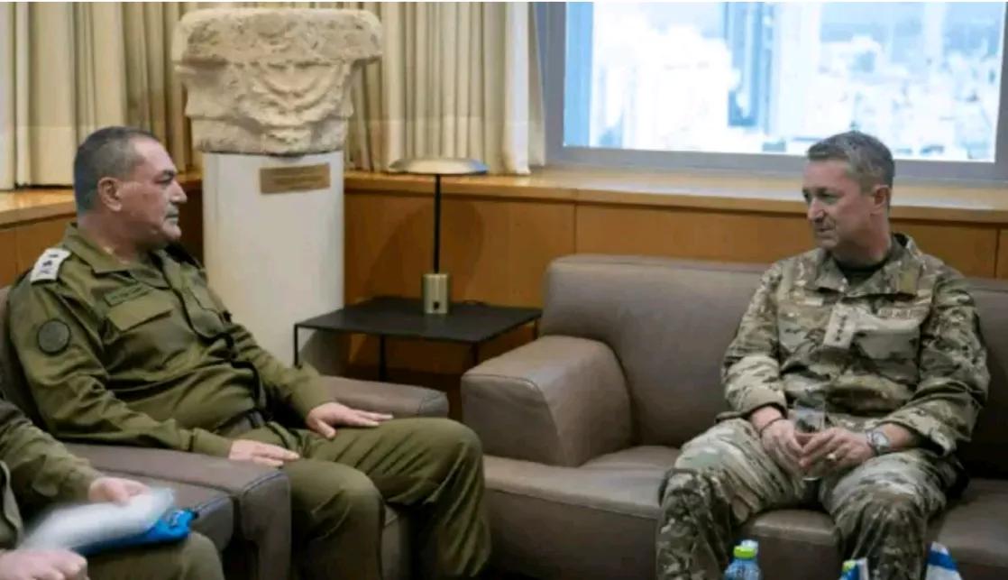 《国土报》报道，当地时间1日，以色列国防部表示，国防军总参谋长艾亚勒.扎米尔，当