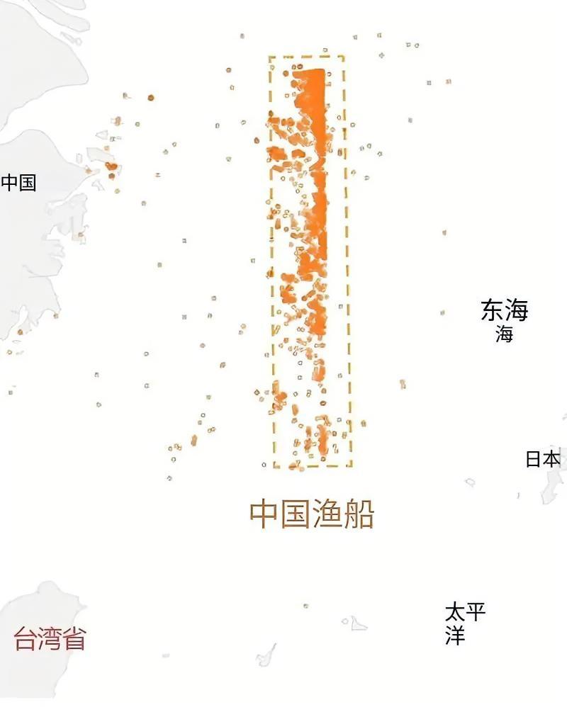 据《纽约时报》援引船只公开信号报道，上周在东海海域出现了大量民用船只聚集，数量达