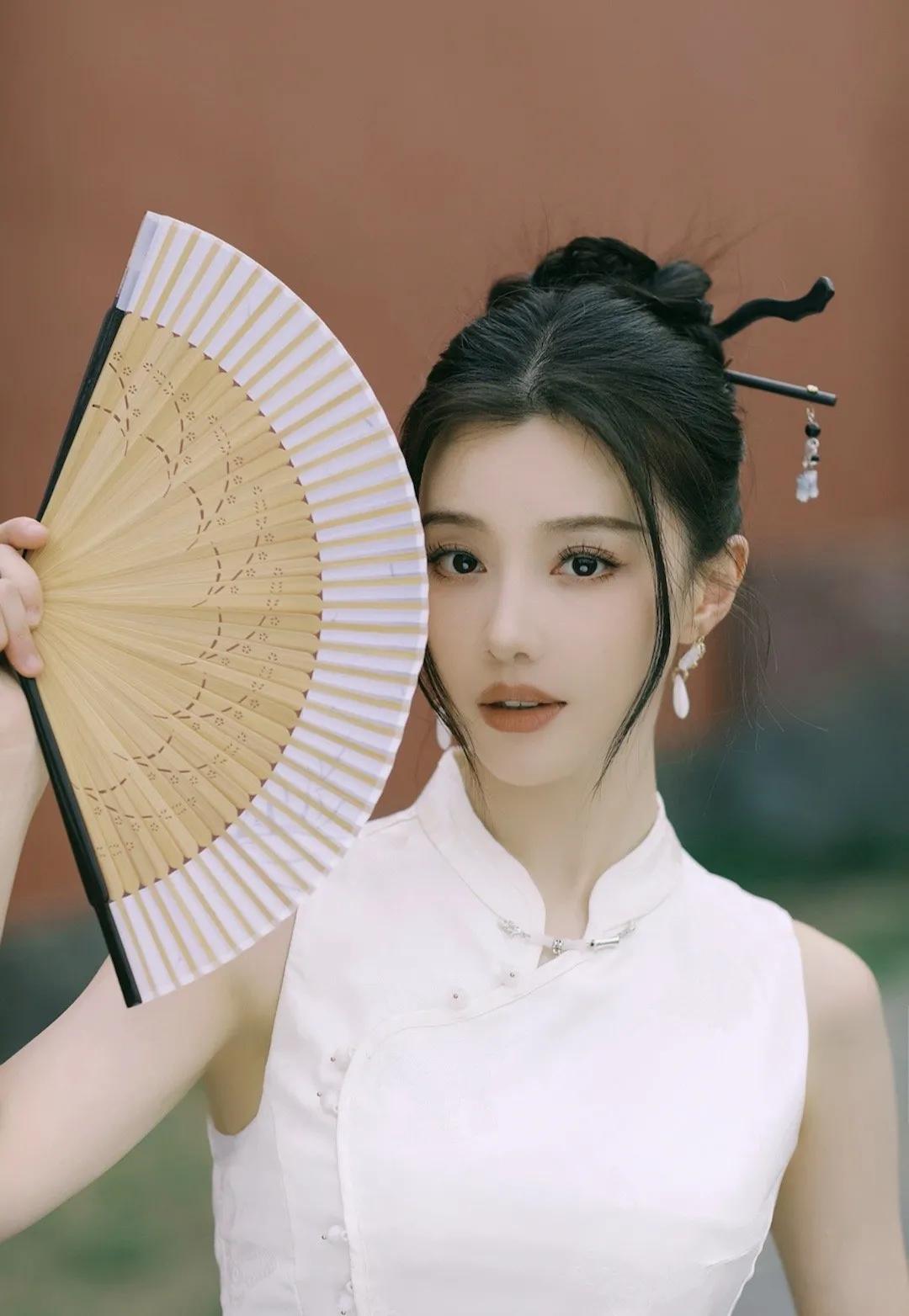 王鹤润美图分享10：优雅美丽，五官精致