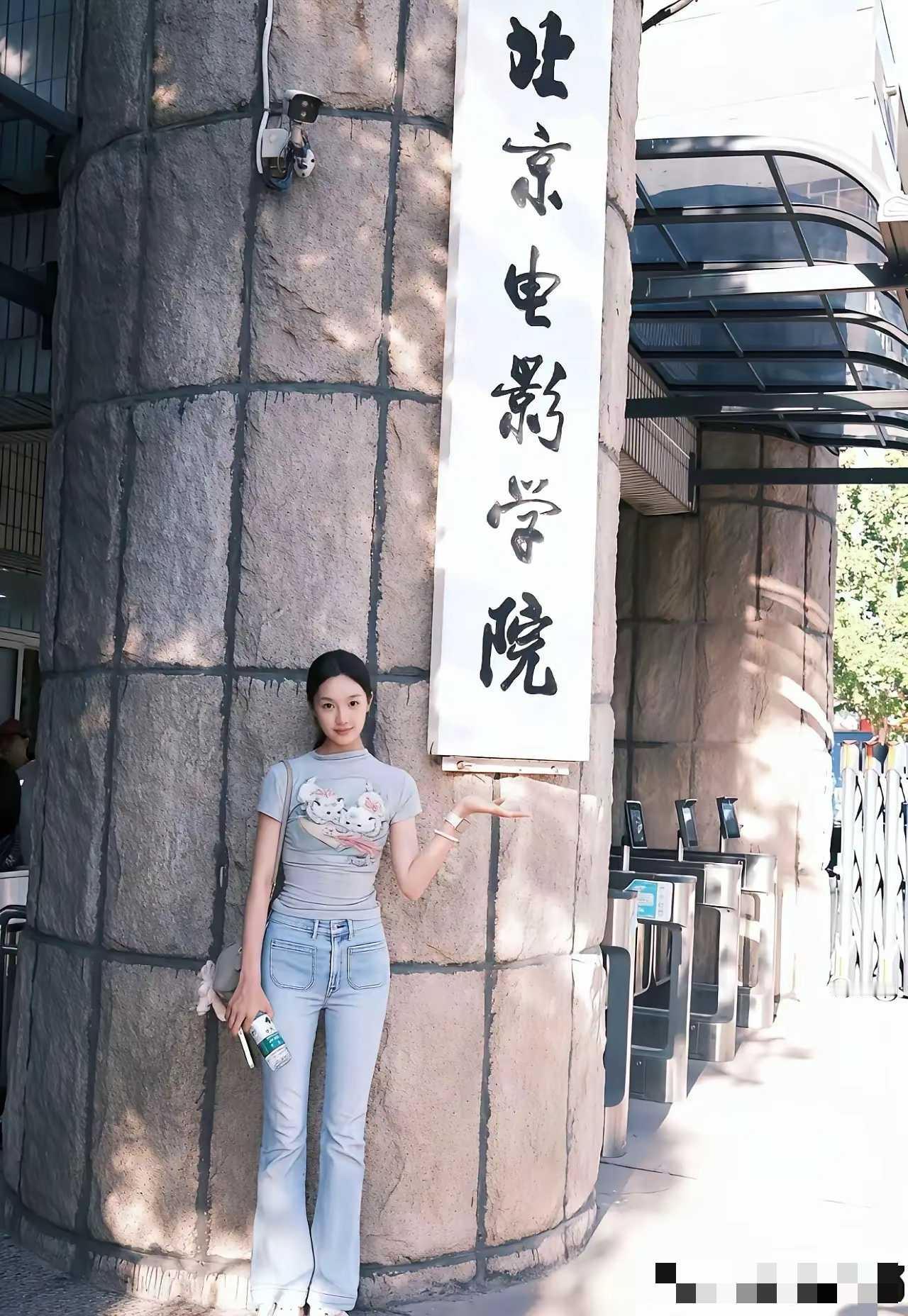 这么高的颜值，以后应该很多单位抢着要吧？