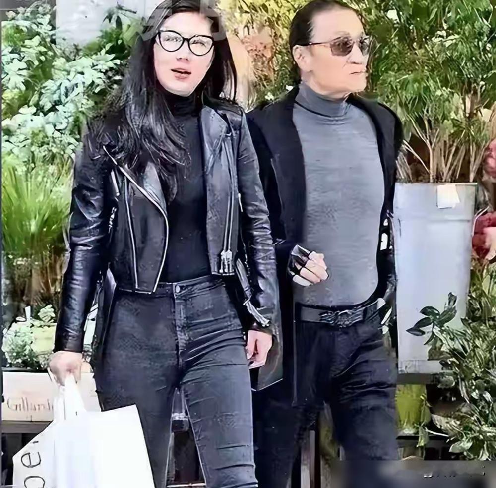 别再骂谢贤前女友Coco捞金了，你根本没看懂82岁谢贤的局。陪跑12年，最后