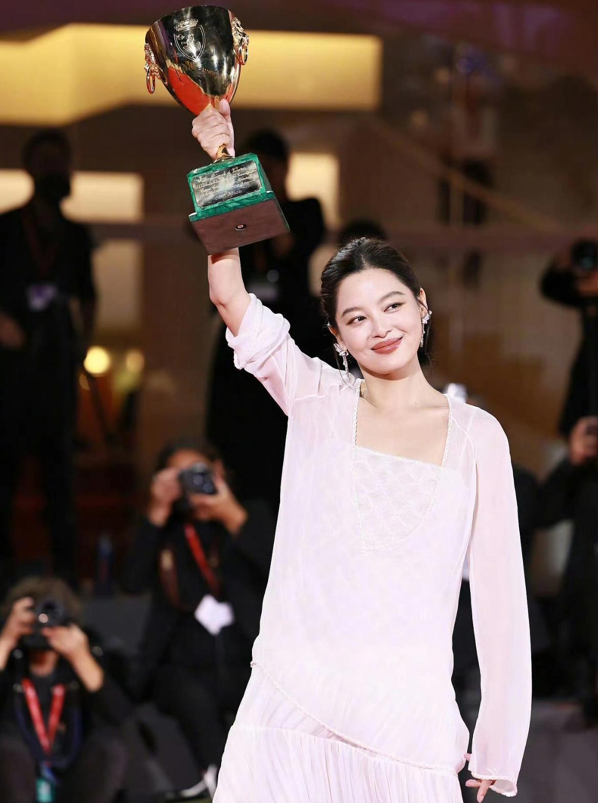 吴彤导演的节目《演员的诞生》，请来的导师章子怡、徐峥等，结果这三人淘汰了四个影后