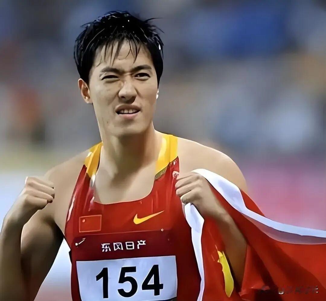 回头翻2015年刘翔退役时的采访，他明确说过两件事：不当教练，也不当体育官员
