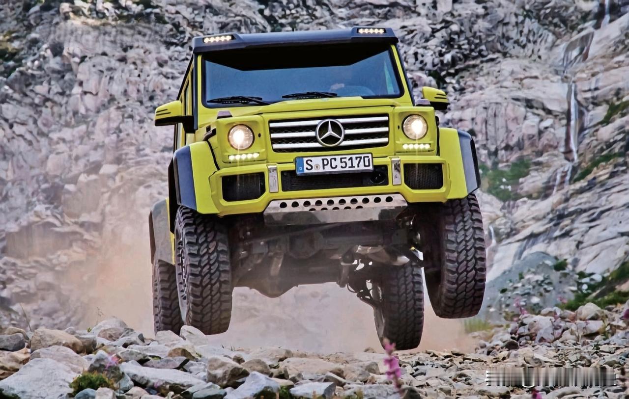 更加强悍——奔驰G5004x4²此次发布的奔驰G5004x4²概念车着