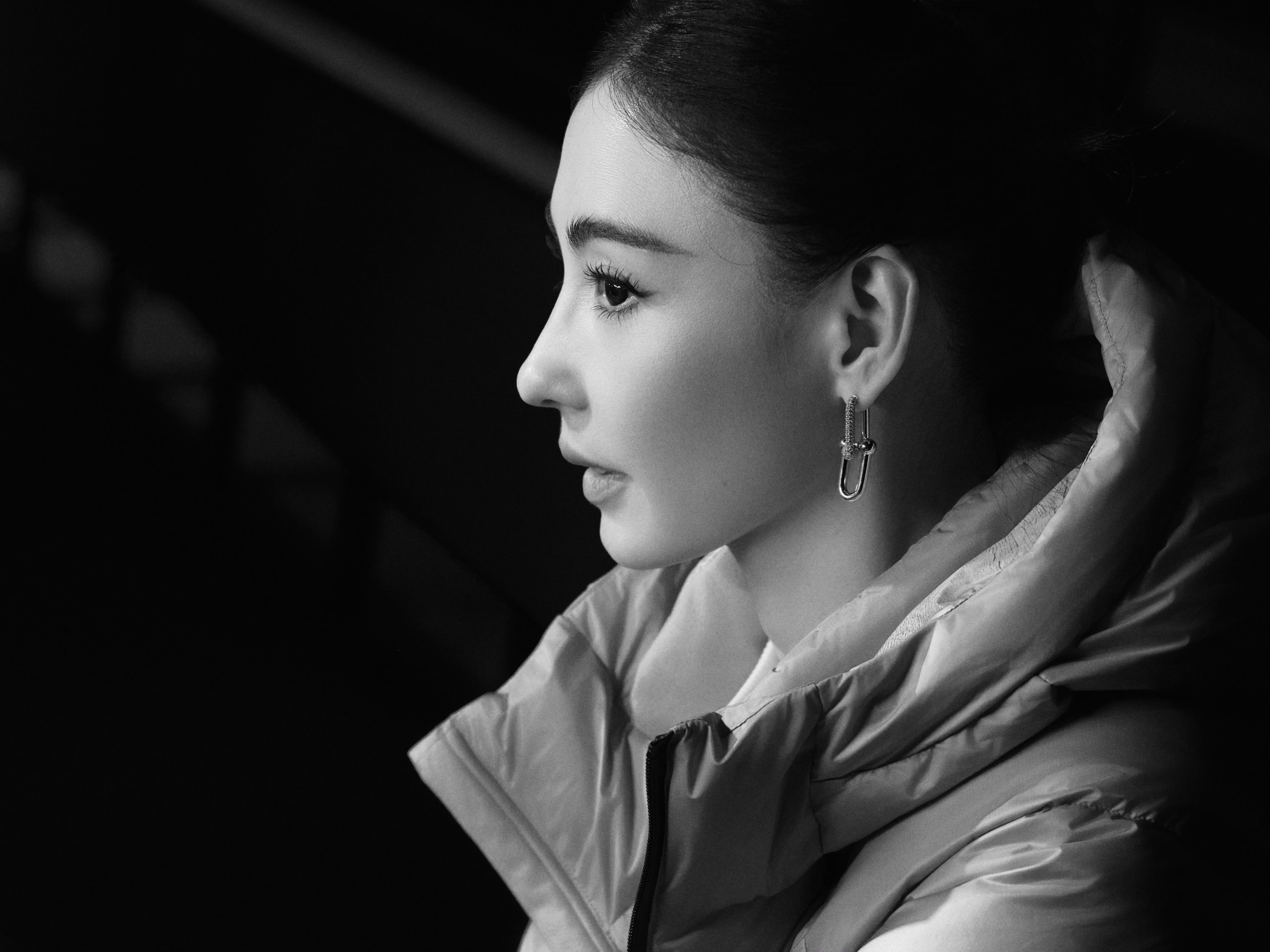 柏芝工作室最新的一期侧颜有种眼球镶嵌在骨头里的美感…..（应该有人懂我在说什么