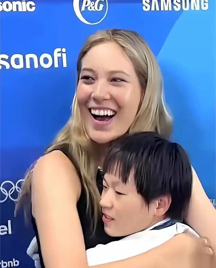 全红婵扑进谷爱凌怀里的瞬间，戳中了无数人心里最软的地方全红婵跟谷爱凌，两个顶