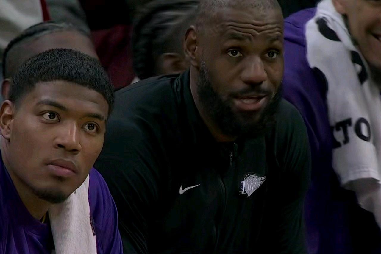 湖人30分惨败骑士后，老詹第一时间球员通道，替补席众生相透露3大尴尬事实：1