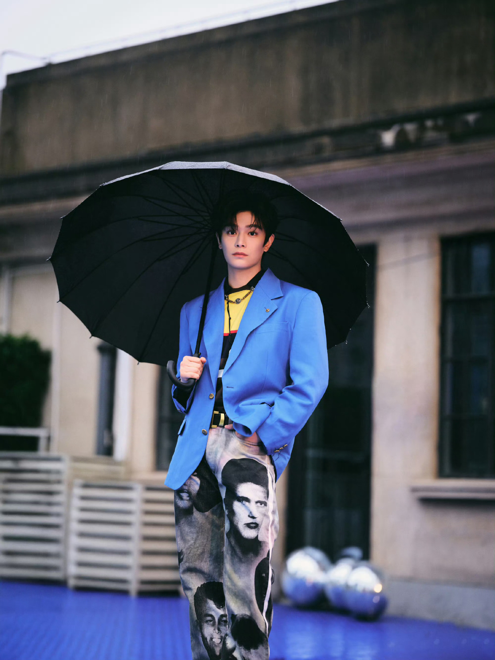 丁禹兮兮好帅好不一样的风格啊！！有点摩登风～