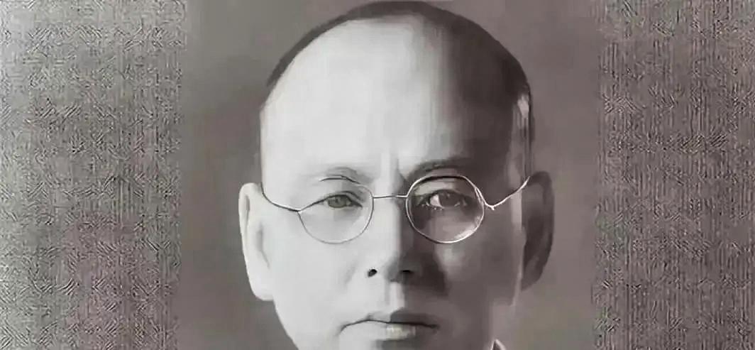 一个日本陆军中将，在视察军事工事时，因为嫌牵马的伪兵脸上没笑容，顺手甩了对方一记