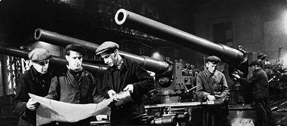 到了1943年年底，苏联军事工业通过自己的努力已经帮助苏联军队摆脱了战争爆发以来