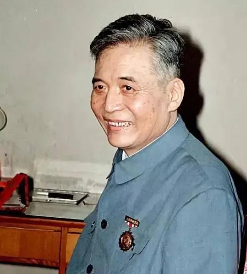 1986年，邓稼先临终前，向中央提出一份建议书，指出全球核弹理论已逼近发展上限，