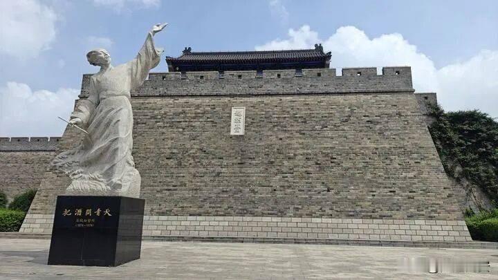 诸城和青岛的亲密关系。诸城市虽然由潍坊代管，但地缘、产业、民生层面和青岛联系紧密