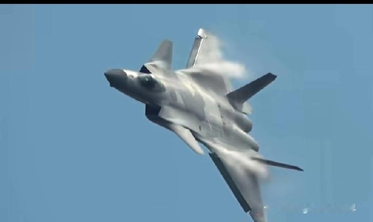 美媒：歼-20赢F-22概率95%？前提有点“讲究”最近美媒《国家利益》突然“松