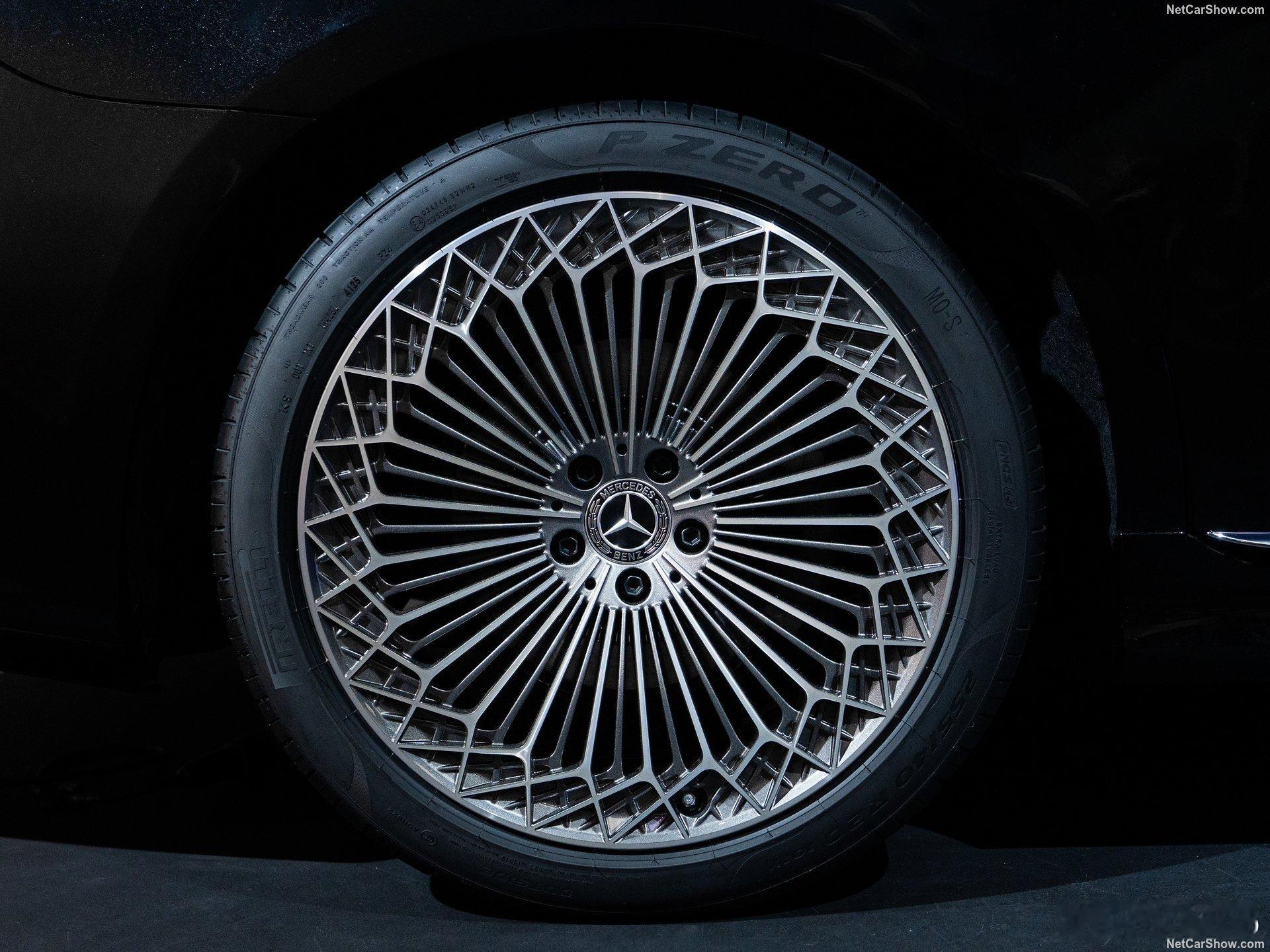 新一代奔驰S级发布了，号称是史上最智能S级，官方也说不是改款，是换代，有50%部