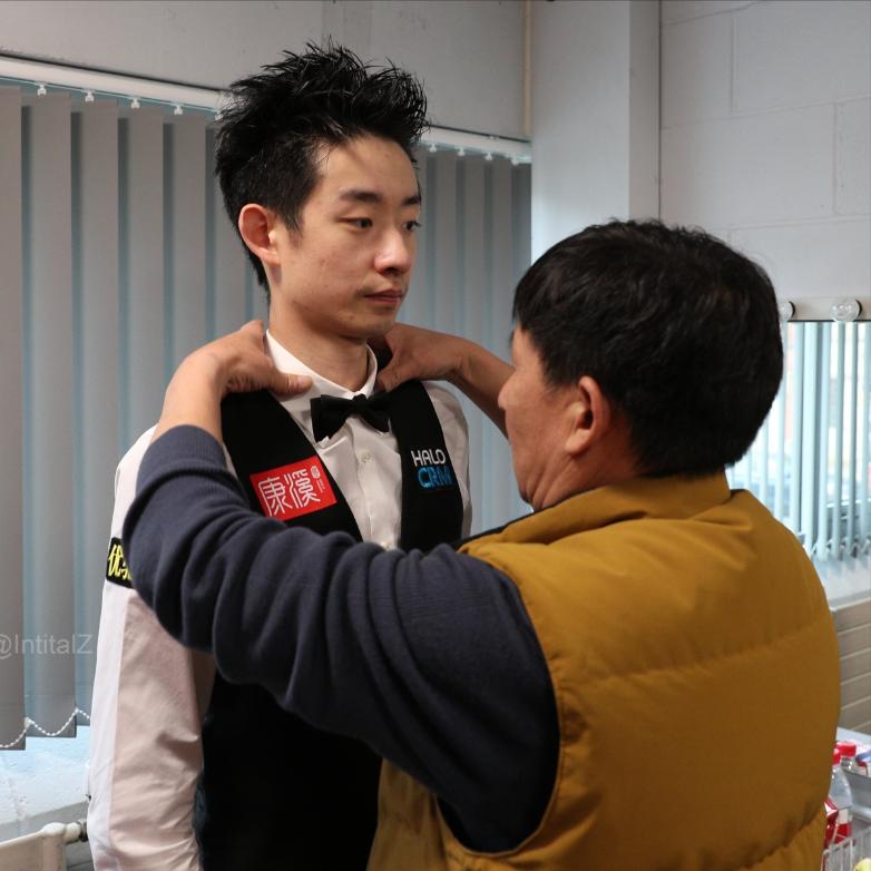 吴宜泽的父亲吴杰品，为儿子的台球事业付出了15年“赌命式”的全力托举：