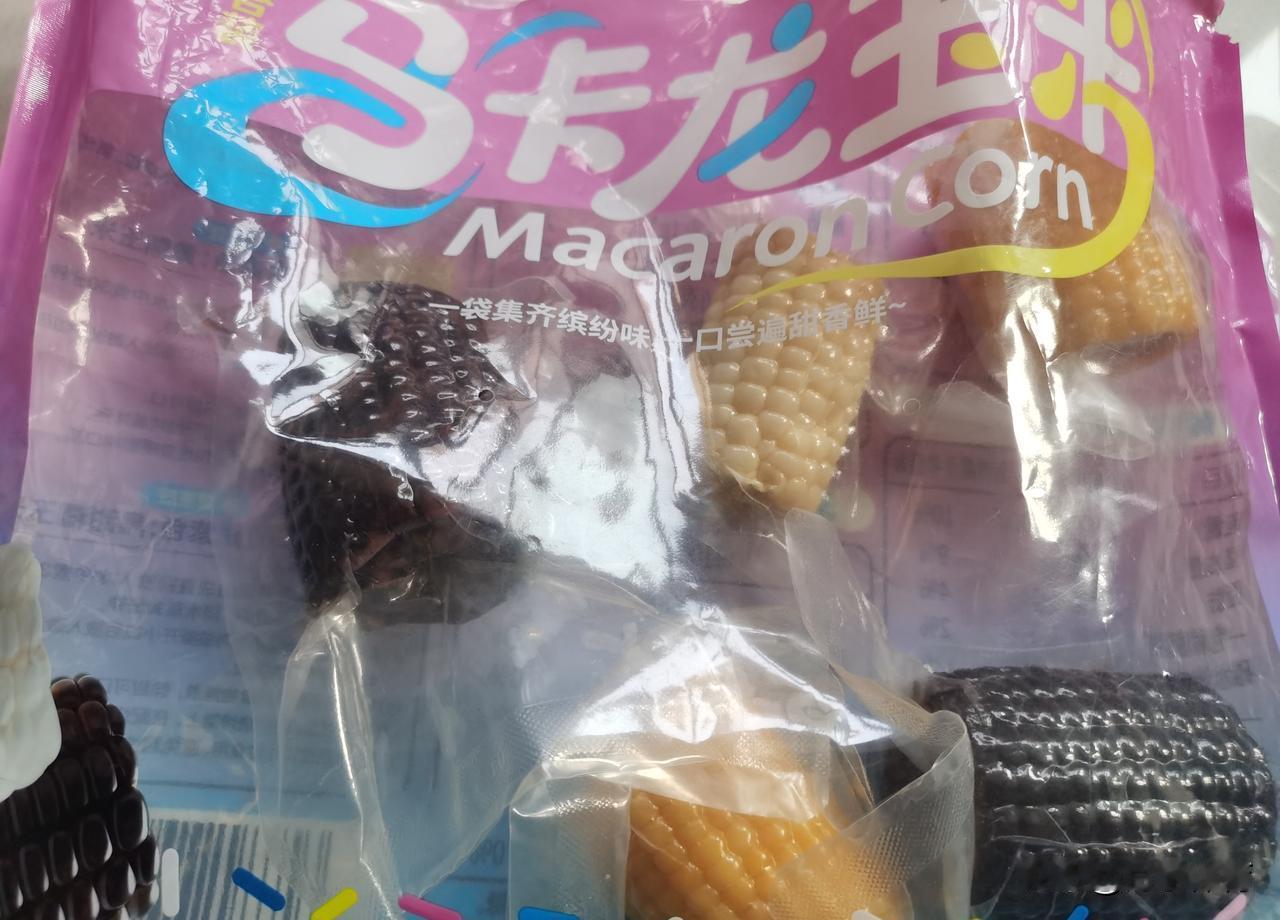 你多付的200块，胖东来追着塞回你手里。河南新乡，一个顾客刚买完玉米。手机突