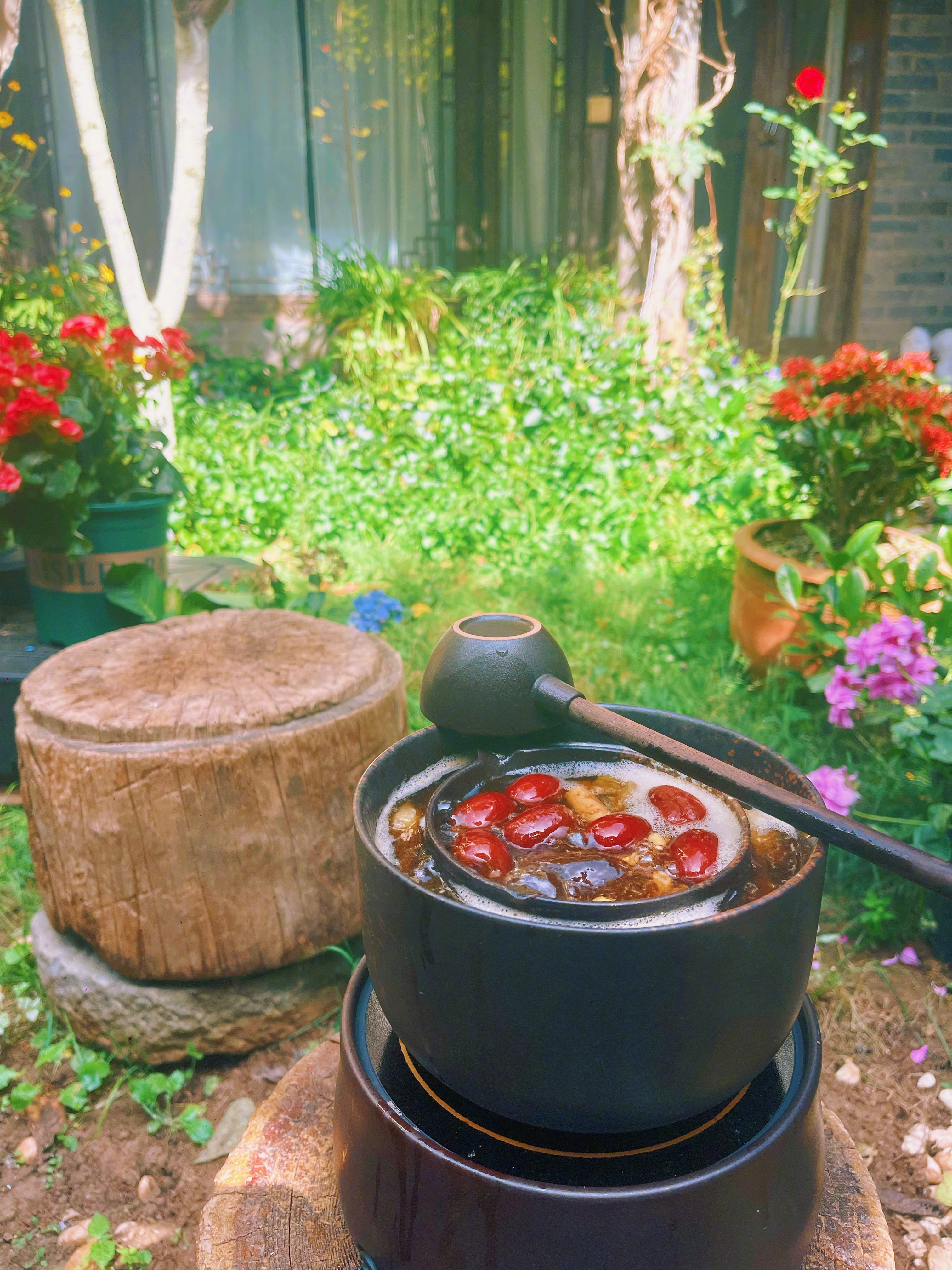 平静就是一个人征服了生活的姿态;平静是另一种热情,自己煨着自己,小火慢炖,自己让