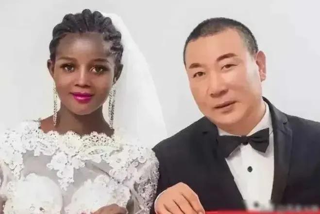 一桩跨国婚姻，源于一句酒后戏言。47岁河南人程小建，遭遇生活失意，前往安哥拉做