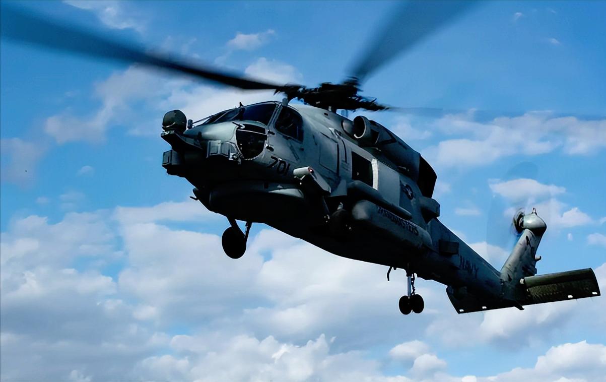 南海深海传来重磅消息，美军两架半月内接连坠海的军机竟在122米海底完整打捞上岸，