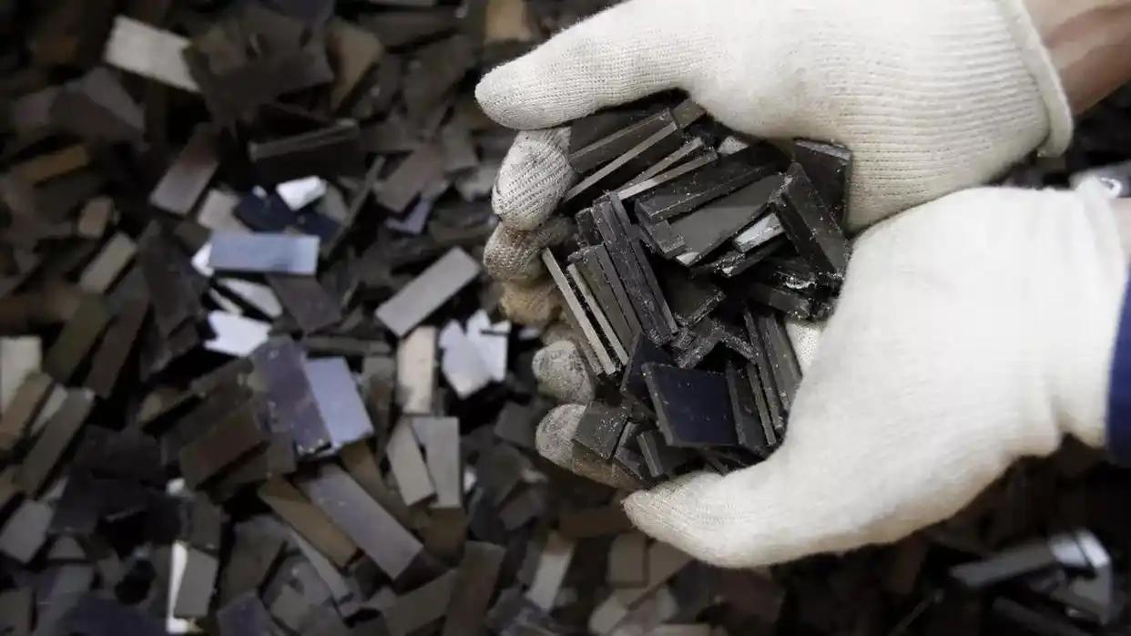 12月1日起,中国正式升级对荷兰的稀土出口管控,新规作出明确界定:其一,任何光刻