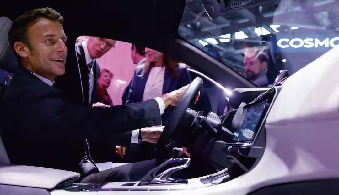 很多人以为马克龙访华时的频频示好，能让中欧关系迎来一段平稳期。毕竟当时中方给出