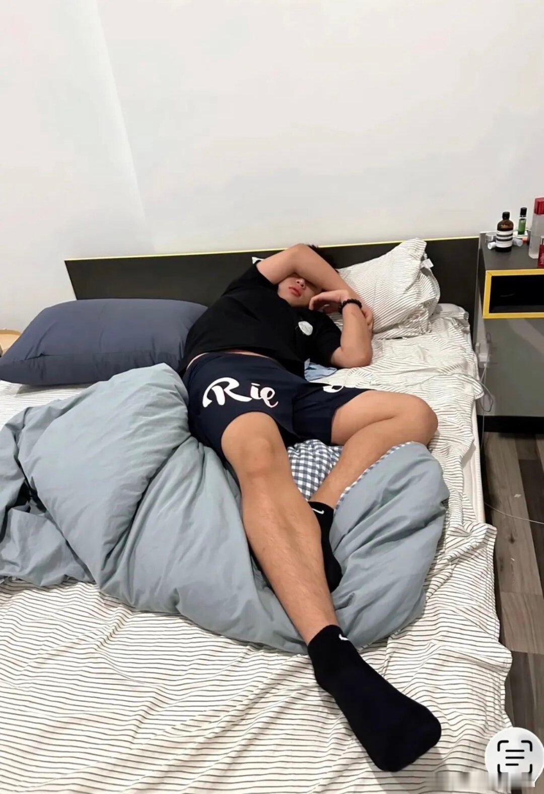 极品好身材体育生爱了体育生