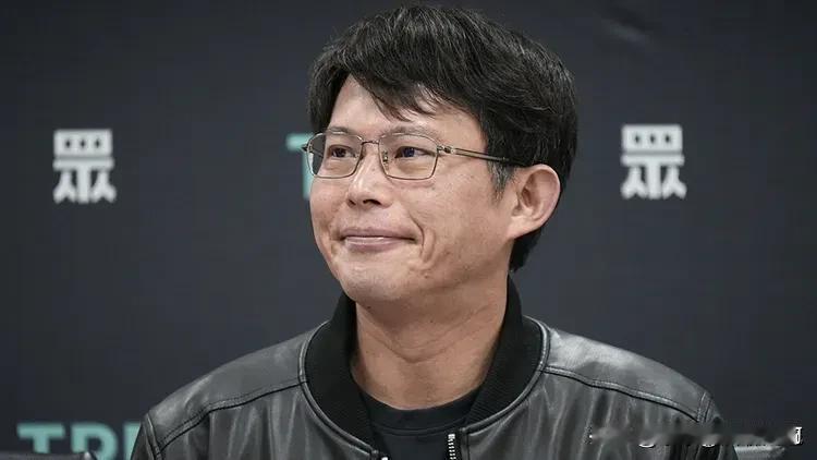 馆长又站在了黄国昌身后力挺他参选新北市长了！他说，黄国昌一个人的战力，民进党全党