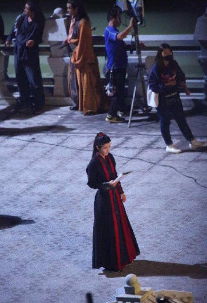 不知道肖战的比例很曼妙18宫格根本不够用