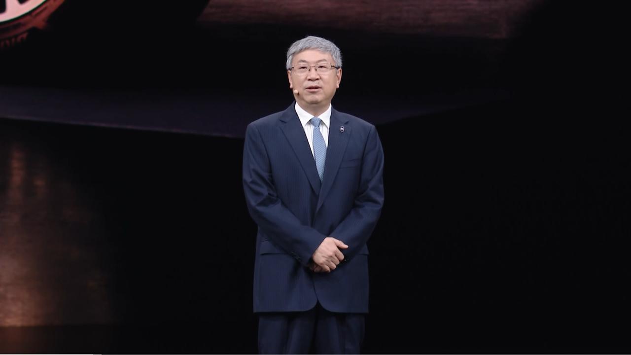 尹同跃称智界V9肯定是技术、质量水平最高。5月15日，在智界V9发布会上