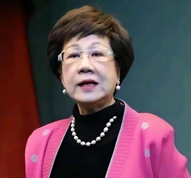 昔日冲在分裂一线的“台独祖母”吕秀莲，最近给岛内政坛扔了一颗“震撼弹”。她在访谈