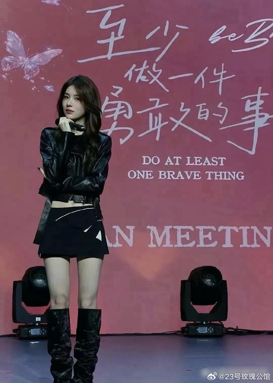 这大靴子，脚不得呼呼冒汗呐！