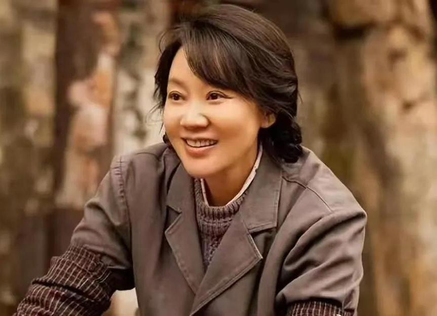 如果让你选金鹰奖的最佳女主角，只能选一个，你选谁？1.闫妮：出演《小巷人家》