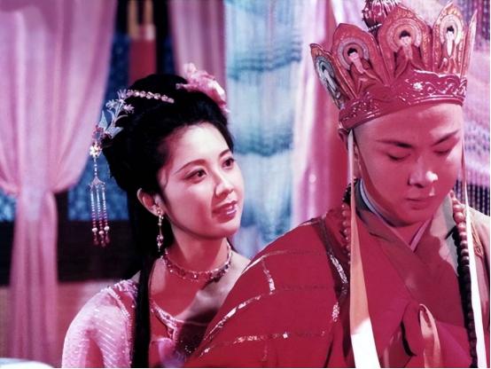 1985年，杨洁导演抓起剧本砸向监视器，指着唐僧大骂。旁边站着披轻纱睡衣的朱琳，