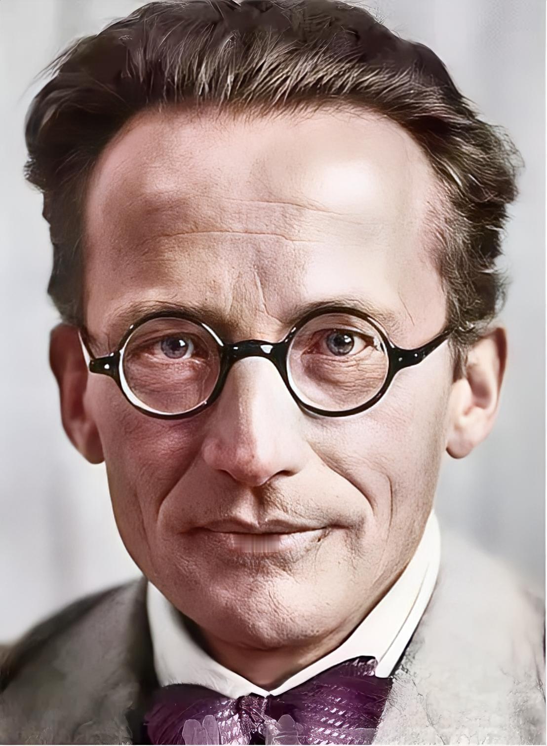 1925年，物理天才薛定谔背着老婆，跑到别墅跟情人过圣诞节，可让人震惊的是，约会