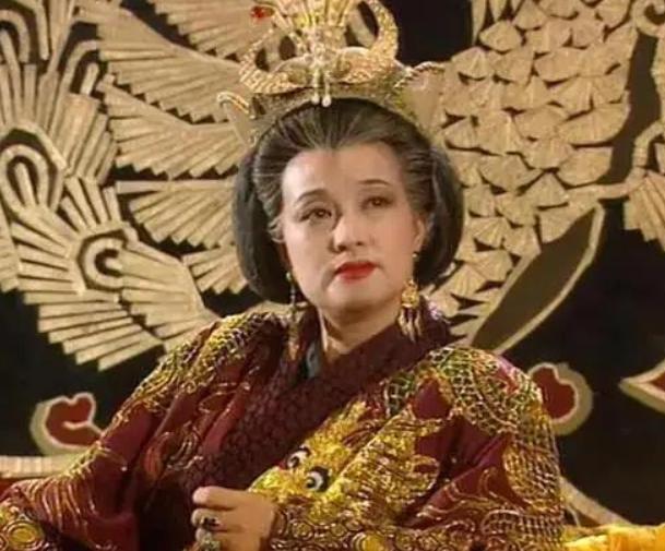 692年，武则天在朝堂上，笑眯眯地说：张德，听说你生了儿子，恭喜你。张德高兴地连
