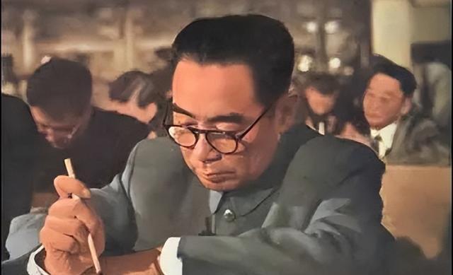 中南海为啥不挂“中央人民政府”牌匾？周总理一语道破，毛主席五个字定乾坤！去过
