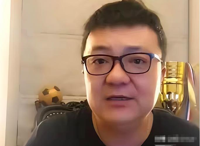 6月10日晚，董路在直播中撕破脸：“中国足协没害我，真正打压我的是北京足协，视我
