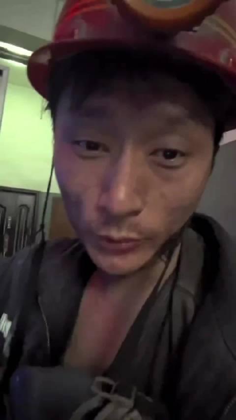 这位博主说，想进待遇不错的煤矿挖煤、拿到一万多的月薪，没点关系根本进不去，甚至疏