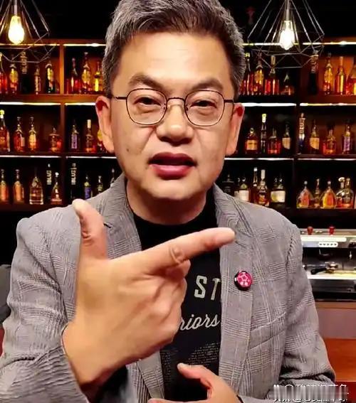 男篮集训费到底多吓人？苏群拆解了食宿、津贴、热身赛三座大山。每天烧掉10多万，4