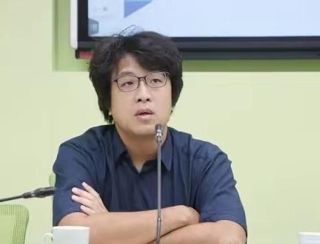 沈伯洋在一档政论节目中“开门见山”——如果明日当选台北市长，他就要取消上海-台北