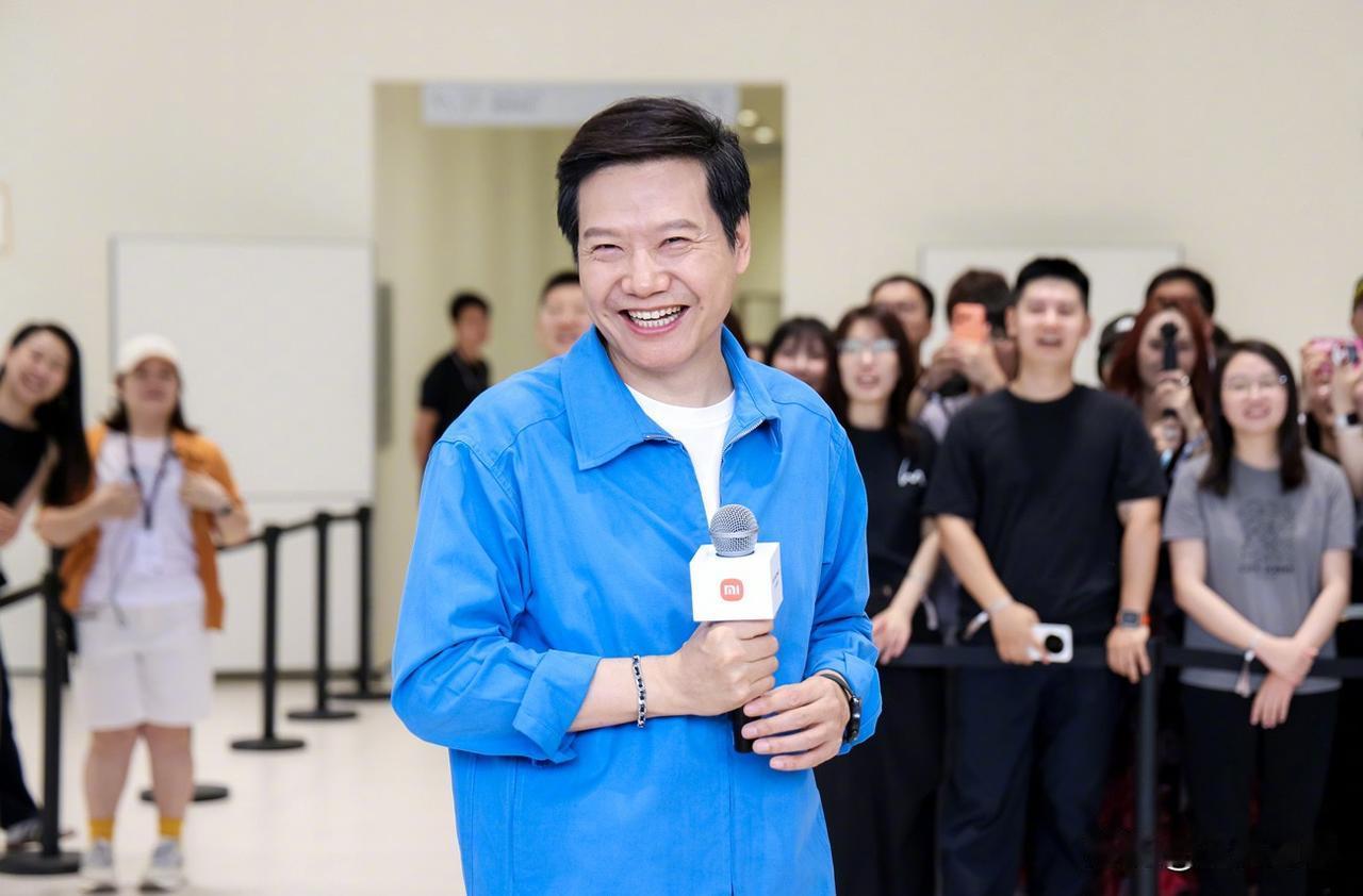 小米和深圳的某为是对手，在智能手机和新能源汽车上是针锋相对，经常在网上交锋。先不