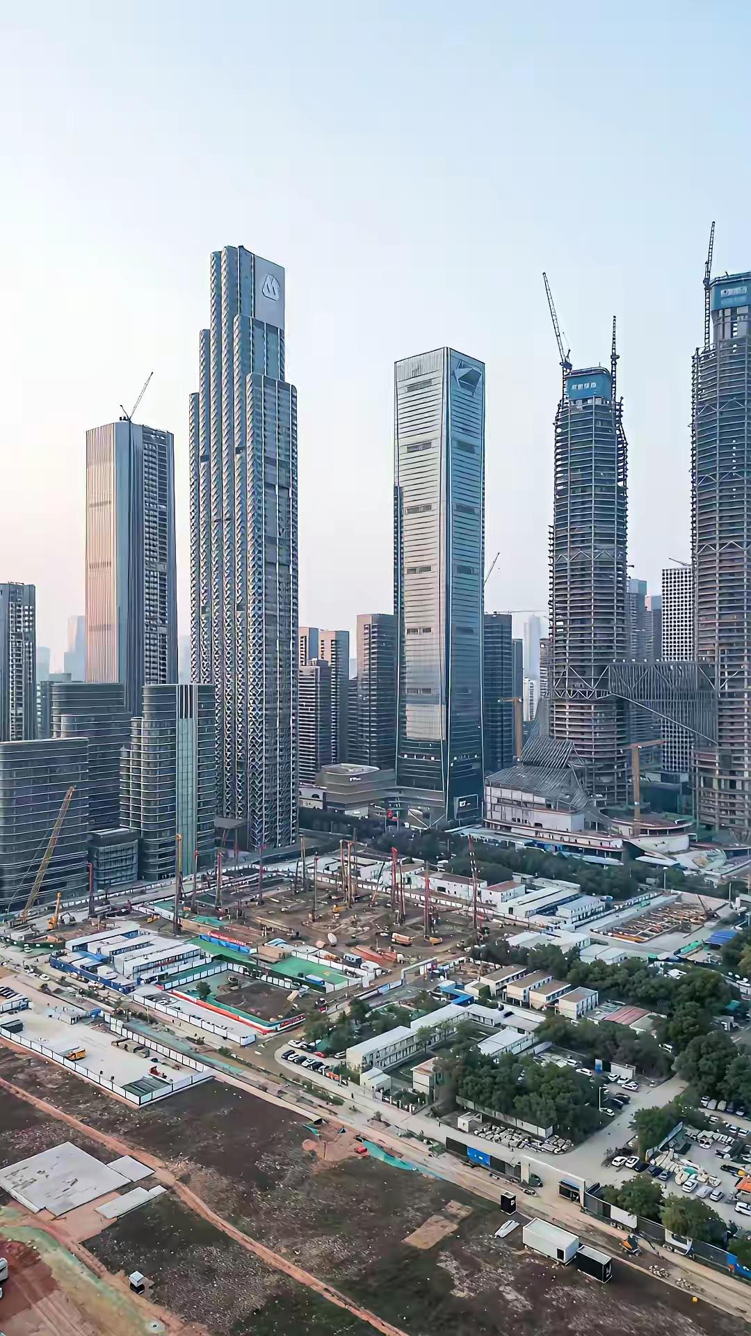 深圳还得是深圳，这也是全国正在热火朝天的在建写字楼总部大厦的城市了吧！你说，武汉